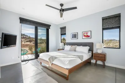 San Junipero - Enjoy the views from the Mod Pool! Hotels near Murtle the Turtle Sculpture