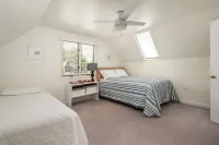 Cottage on the Canal minutes from Ocean City, Assateague Island and Ocean Downs