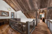 River bank lodge just minutes to Lake George with heated salt water pool