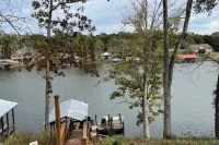 Cute and Cozy Lakehouse