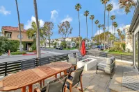 Luxury 2 Bed w/ Huge Sun Deck, A/C, fast WiFi, 10 minute walk to Beach