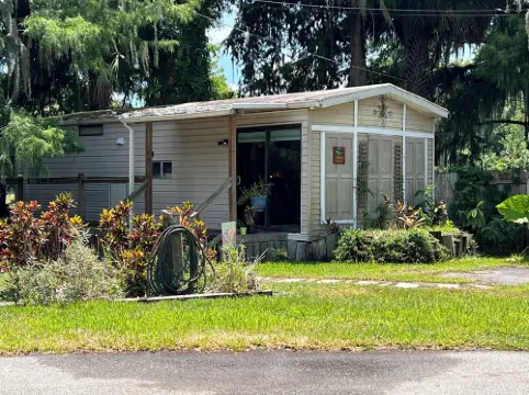 Waterfront Cottage on the Harris chain in Leesburg