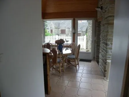 Charming house in Locquirec Отели в г. Локирк