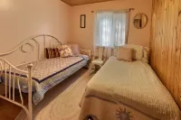 Charming 3 Bedroom on Beech Hill Pond Close to Ellsworth and Bar Harbor WiFi, AC