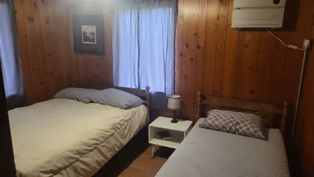 Cabin 8 Fish Island Resort Cozy stand alone cabin close to Lake Barkley