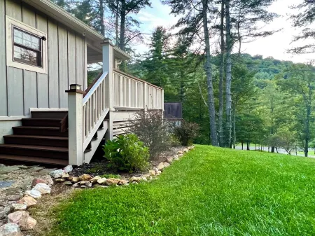 Misty Pine Place newly built Cabin/Fire-Pit/Hiking Отели в г. Пайн Суомп