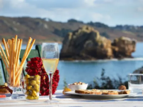 Exceptional site, feet in the water, on a wild island - all seasons Hotels in Trebeurden
