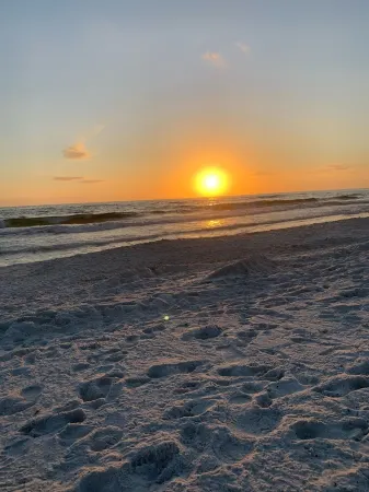 The Perch- FREE Golf Cart! Recently Updated, Sleeps 5, 1.5blocks from the beach.