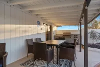 Catalina Foothills, Modern, Heated Pool, Spa, Views, Sleeps 16