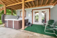 ENJOY HOT TUB & MOUNTAIN VIEWS