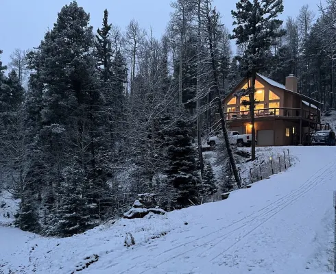 Mountainside Chalet with Views! Private 2 Acres. 4Beds, 3 Baths 2 Master Suites. - Hytter