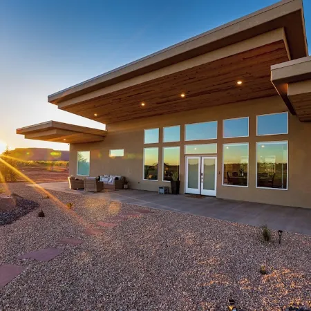Private pool w/ slide, hot tub, and firepit! Near National Parks!