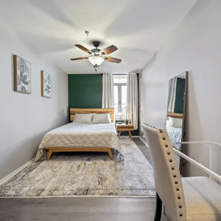 Luxury Mid-century Condo, Cozy & Fully Remodeled. Stocked with Many Extras!