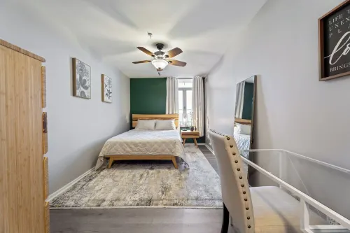 Luxury Mid-century Condo, Cozy & Fully Remodeled. Stocked with Many Extras!
