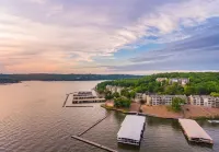 3bd/3ba condo, lake front, steps from lakeside pool, family fun, 5 star reviews!