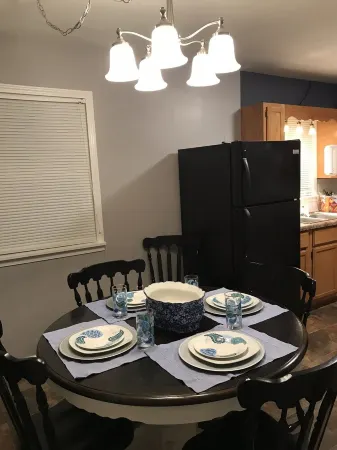 Single house 3 bed rooms bath kitchen sitting room Отели в г. Хардин