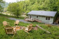 Inviting Mtn Retreat! Fire Pit+Grill~WiFi~Near Avl~ 3 Mins to Hatley Pointe!