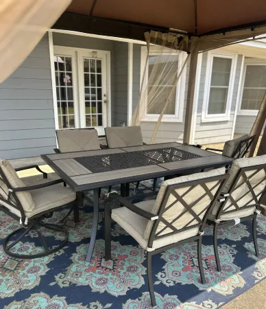 Farmhouse Decorated Southern Style home, Centrally located in quiet neighborhood