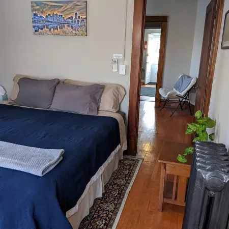 Great Uptown Apartment! Great Location!