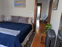 Great Uptown Apartment! Great Location! Hotels in 