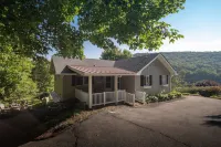 Serenitee Cottage at Mountain Glen Community- Newland, NC  GOLF and Pickle Ball!