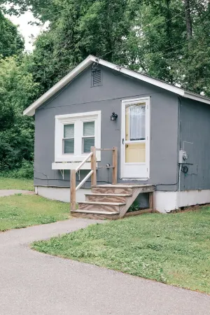 MaineStay Cottage #5 With Fireplace & Fully Stocked Kitchen in Hampden/Bangor