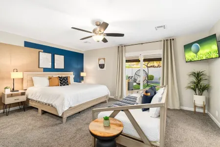 Modern Cactus  - Heated Pool and Hot Tub