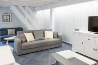 Large 14 Pers villa with heated pool 200 m from the sea