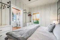 Amazing Lake House - beautiful clear lake - 2 hours from Chicago!
