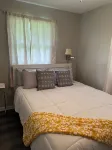 Cozy Bristol Jungalow Apartment- 2 blocks from King College - 2 bd/1 bath