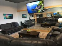 Sleek, modern one bedroom Suite in the heart of Newport. Hotele w: Pend Oreille County