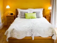 2 bed Barn, open living space , pet friendly, rural, with easy access from M4 Hotels in Usk