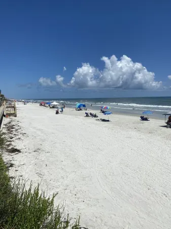 Beautiful Beach Get Away at Sea Woods Отели в г. Нью Смирна Бич