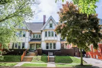 Lake Drive Mansion ~ Downtown ~ Art Museum ~ Lakefront