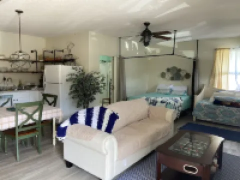 Private Cozy Studio in Navarre FL 納瓦拉酒店