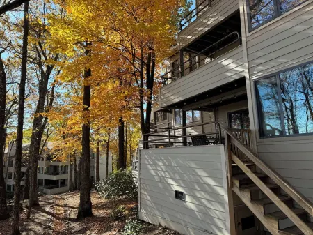 Premiere Two bedroom getaway Slope Side Wintergreen Resort Condo