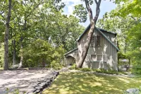 NEW! ROMANTIC STORYBOOK COTTAGE Peaceful, Historic, Private, Charming