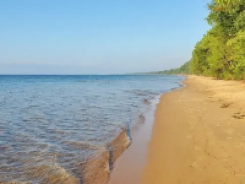 Cozy cottage near snowmobile trail & sandy beach! Hotels in Brimley