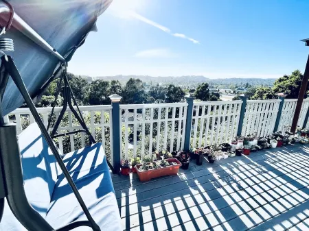 Cozy &Quiet/Safe Pvt Studio/Projector/free parking