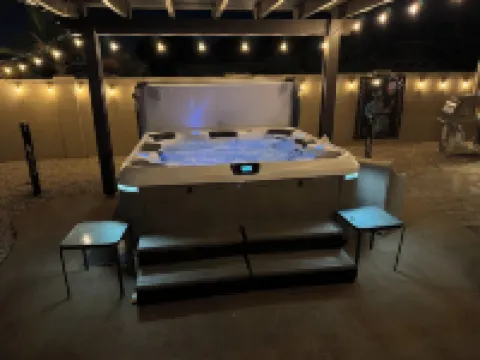 Luxury 4 Bed,  4 Bath with Heated Pool, Spa Outdoor Kitchen & Putting Green