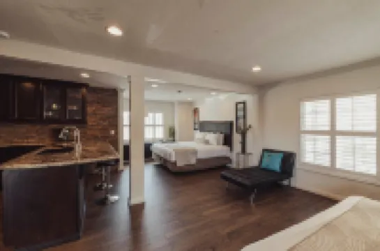 เดอะดิ๊กซี ฮอลลีวูด โรงแรมใกล้สถาบันภาพยนตร์อเมริกัน