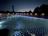 Charming Upstairs 2-bedroom townhome W/ side entrance & Balcony in Kyle AC, WiFi Hotels in Kyle