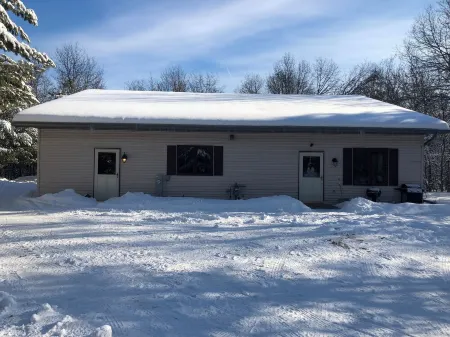 Modern home , Great Retreat Nestled  in the Beautiful Northwoods ...Adventures!<br>