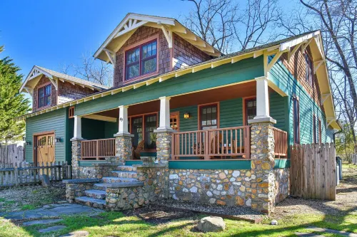 Downtown Brevard - 3 king suites, mountain bike ready, walk!