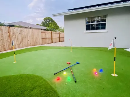 Sunny Escape! Free Heated Pool, Fire Pit, Golf, Arcade, Beach Fun! Отели рядом с достопримечательностью «Биг Фиш»