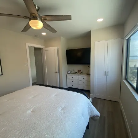 Fabulous private stand alone unit with amazing ocean views and private deck.