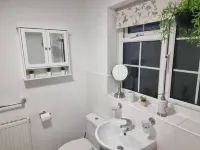 Poole, Holes Bay Harbour Nature Reserve - 'Right' next to the water :-) Sleeps 3 普爾住宿飯店