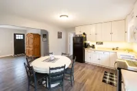 Hillside Hideaway.Quiet, clean, Hot tub. hidden gem, Skyline Park & Massanutten.