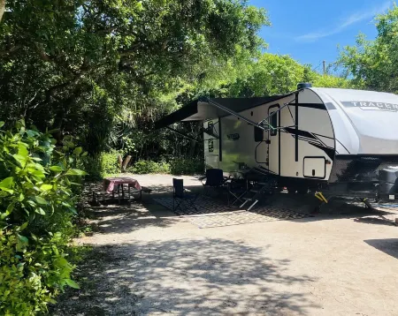 Camping! You Reserve a Site, We Deliver! Отели в г. Вилано-Бич