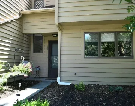 Quiet Townhome Between Canandaigua and Naples in the Finger Lakes